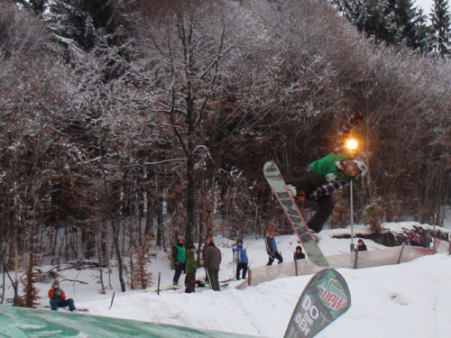 Foto Try to Fly - partia Roata - Cavnic - concurs snowboard (c) eMaramures.ro